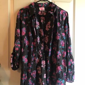 Billabong women’s floral button down shirt. Size L